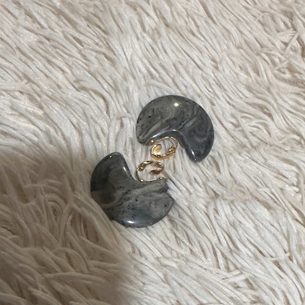 Vintage Elegant Gray and Gold Earrings